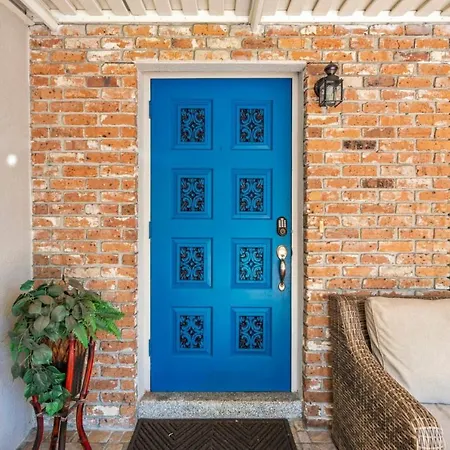St. Pete Haven Private 3 Bedroom 1.5 Bath Home